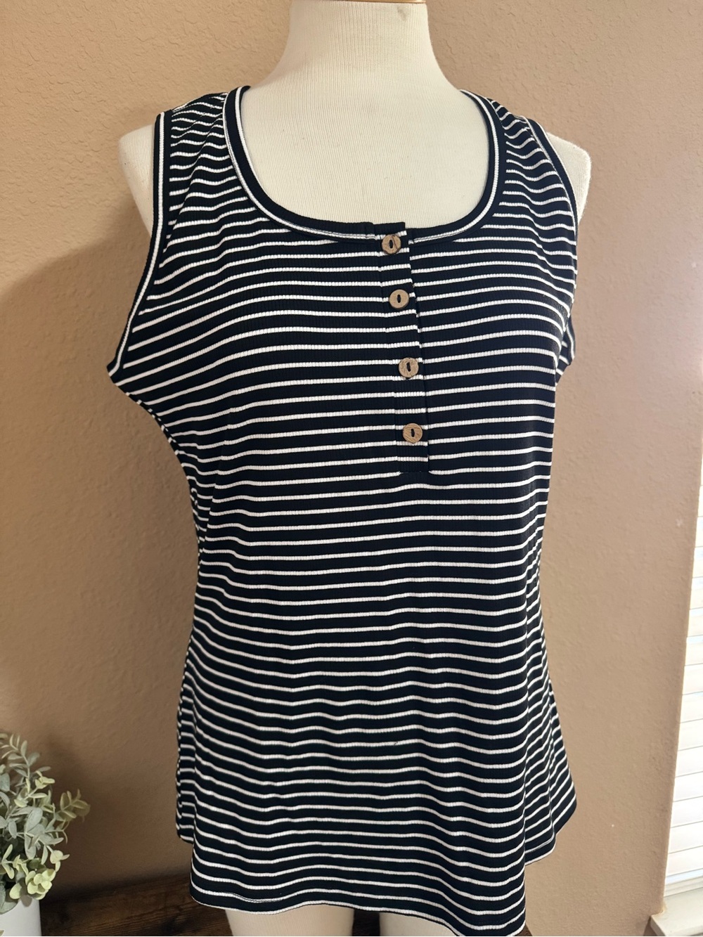 Black and White Striped Sleeveless Henley Tank Top 2XL